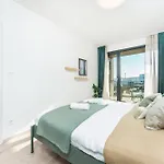 2 Min Walk O2 Arena New Dinopark Apartment