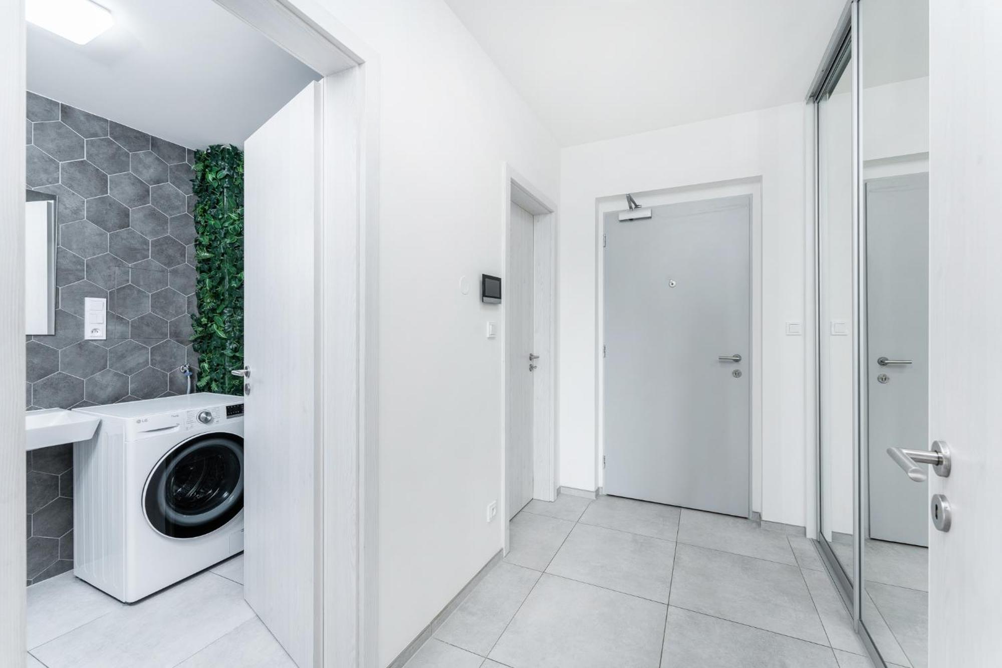 2 Min Walk O2 Arena New Dinopark Apartment *