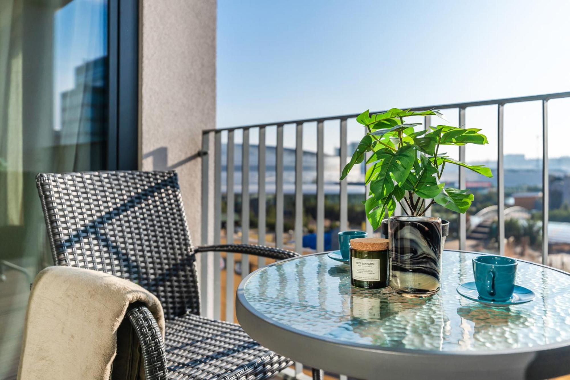 2 Min Walk O2 Arena New Dinopark Apartment Prague