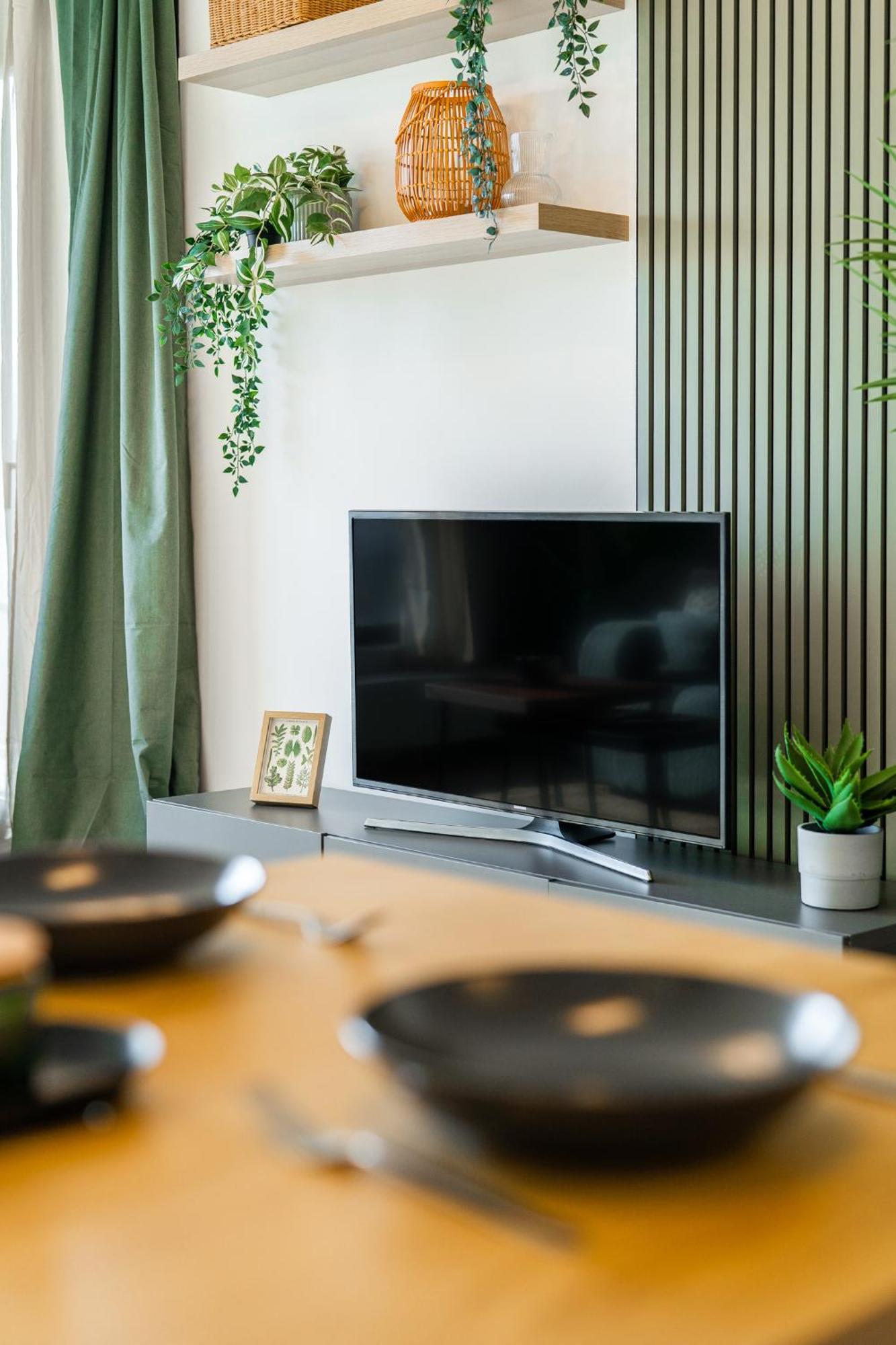 2 Min Walk O2 Arena New Dinopark Apartment Prague